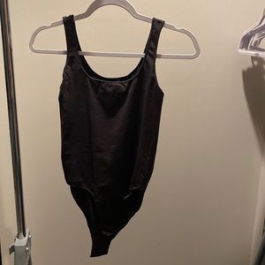 SKIMS ESSENTIAL SCOOP NECK BODYSUIT SOOT L/XL